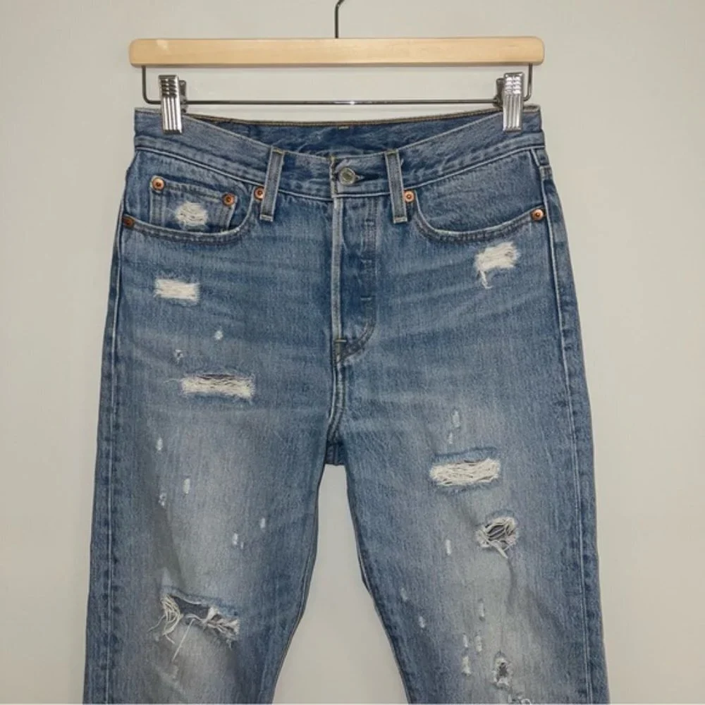 Levi’s Jeans Women's Size‎ 27 Wedgie Icon Fit High-Waist Distressed Tapered Leg